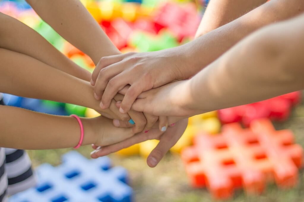 hands-2847508_1280 (1)